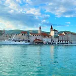 Eight By Kuzmanic * Trogir