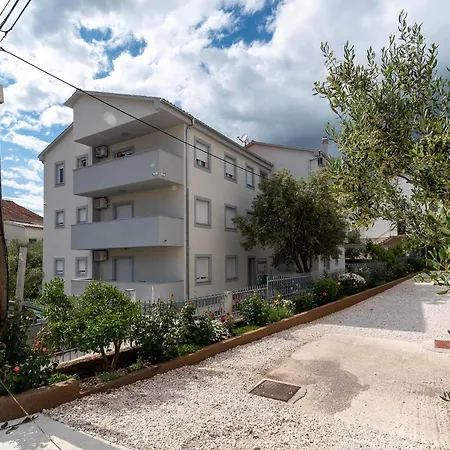 Eight By Kuzmanic * Trogir