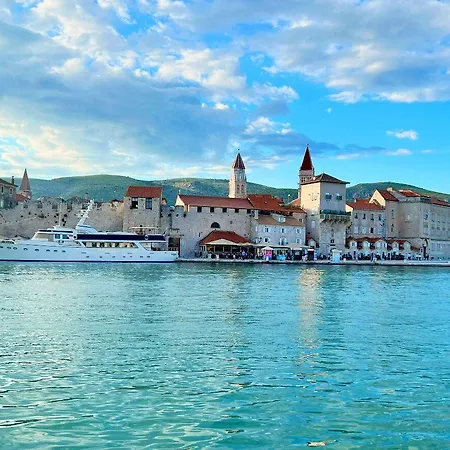 Eight By Kuzmanic * Trogir