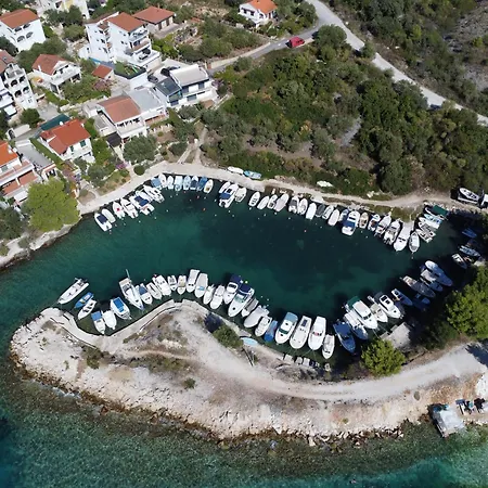 Villa Eight By D