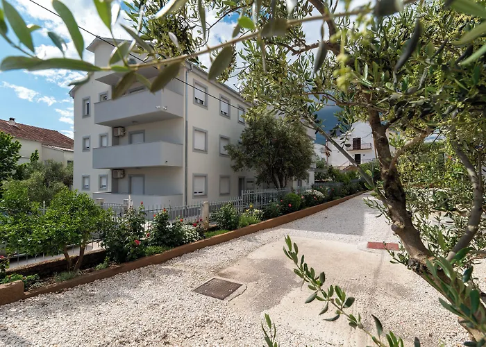 Eight By Kuzmanic * Trogir