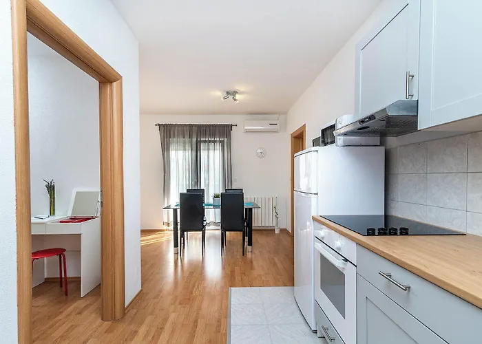 Eight By Kuzmanic Apartament *